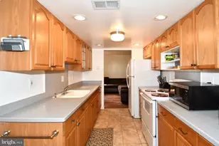 8960 Continental Pl, Landover, MD 20785 - Photo 9