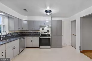 6417 Otis St, Landover, MD 20785 - Photo 9