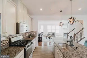 10144 Dorsey Ln, Lanham, MD 20706 - Photo 7