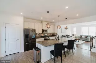 10144 Dorsey Ln, Lanham, MD 20706 - Photo 9