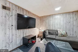 9005 Continental Pl, Hyattsville, MD 20785 - Photo 13