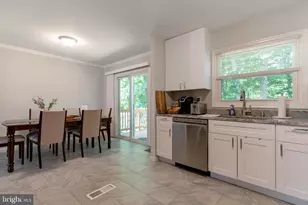 12112 Amblewood Dr, Laurel, MD 20708 - Photo 5