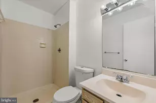 6911 Cipriano Woods Ct, Lanham, MD 20706 - Photo 25