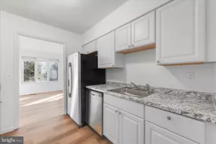 6911 Cipriano Woods Ct, Lanham, MD 20706 - Photo 7