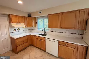 4520 Oaklyn Ln, Bowie, MD 20715 - Photo 7