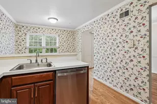 7809 Vanity Fair Dr, Greenbelt, MD 20770 - Photo 13