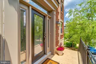 510 Overlook Park Dr, Oxon Hill, MD 20745 - Photo 1