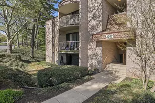 3302 Huntley Sq Dr, Temple Hills, MD 20748 - Photo 3