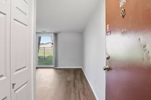 3320 Huntley Sq Dr, Temple Hills, MD 20748 - Photo 3