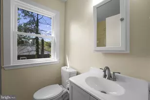 8405 Ravenswood, New Carrollton, MD 20784 - Photo 23