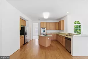 8114 Holly Ln, Clinton, MD 20735 - Photo 5