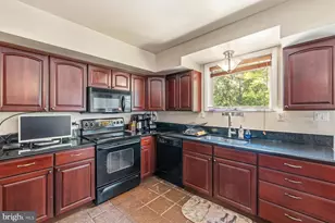 9428 Victoria Dr, Upper Marlboro, MD 20772 - Photo 3