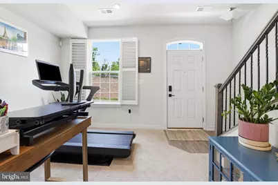4915 Crest View Drive, Hyattsville, MD 20782 - Photo 9