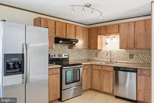 10300 Forestgrove Ln, Bowie, MD 20721 - Photo 7