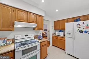 3941 Sunflower Cir, Bowie, MD 20721 - Photo 3