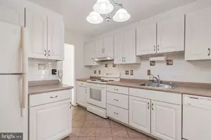 9200 Edwards Way, Hyattsville, MD 20783 - Photo 3