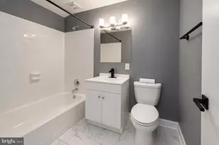 3906 Stone Gate Dr, Suitland, MD 20746 - Photo 3