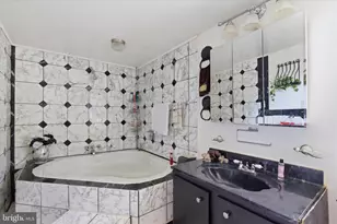 1209 Shady Glen Dr, District Heights, MD 20747 - Photo 9