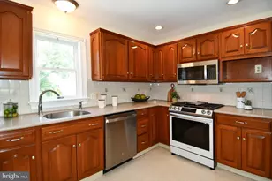 7011 Old Sandy Spring Rd, Laurel, MD 20707 - Photo 13