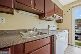 10721 Castleton Turn, Upper Marlboro, MD 20774 - Photo 17