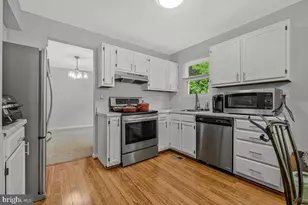 2404 Old Brooks Dr, Suitland, MD 20746 - Photo 9
