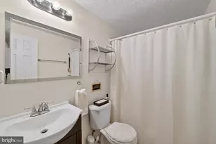 10702 Hollaway Dr, Upper Marlboro, MD 20772 - Photo 13