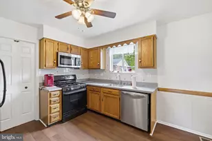 9008 Acredale Ct, College Park, MD 20740 - Photo 9