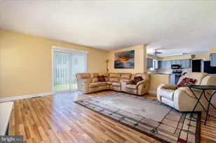16108 Arrowroot Ct, Bowie, MD 20716 - Photo 3