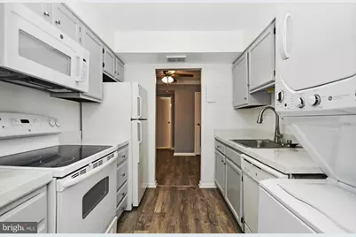 6928 Hanover Parkway #303, Greenbelt, MD 20770 - Photo 9