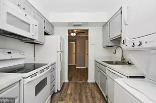 6928 Hanover Pkwy, Greenbelt, MD 20770 - Photo 9