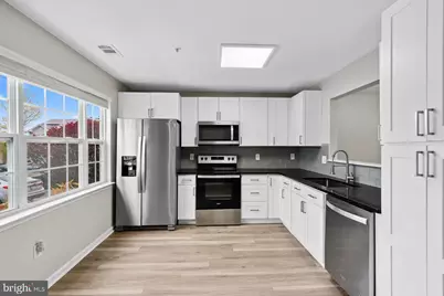 4935 Wall Flower Way, Oxon Hill, MD 20745 - Photo 5
