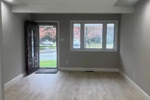3 Lakecrest Cir, Greenbelt, MD 20770 - Photo 3