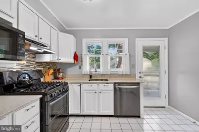 2422 Parkway, Cheverly, MD 20785 - Photo 9
