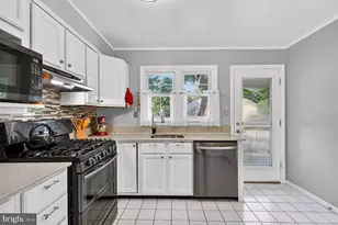 2422 Parkway, Cheverly, MD 20785 - Photo 9