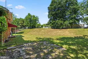 7201 Cloverdale Dr, Oxon Hill, MD 20745 - Photo 13