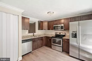 310 Shady Glen Dr, Capitol Heights, MD 20743 - Photo 5