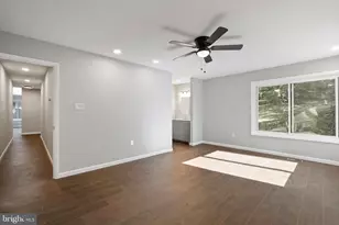 37 Lakeside Dr, Greenbelt, MD 20770 - Photo 9