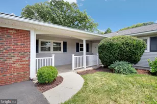 3907 Croydon Ln, Bowie, MD 20715 - Photo 3