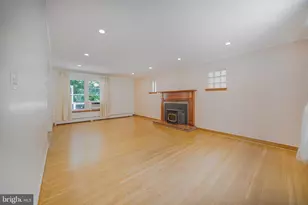 18 Lakeside Dr, Greenbelt, MD 20770 - Photo 7