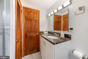 18 Lakeside Dr, Greenbelt, MD 20770 - Photo 15