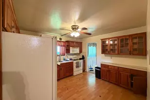 4504 Sprucewood Ct, Temple Hills, MD 20748 - Photo 5