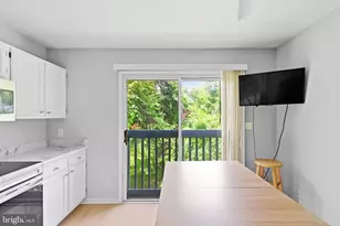 5121 S South Barnaby Rd, Temple Hills, MD 20748 - Photo 5