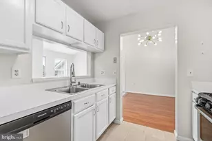 6640 Lake Park Dr, Greenbelt, MD 20770 - Photo 17