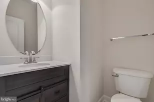 8005 Homefield Dr, Landover, MD 20785 - Photo 9