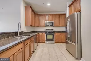 8005 Homefield Dr, Landover, MD 20785 - Photo 11