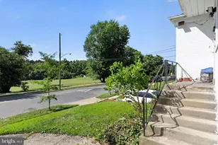 2511 Oxon Run Dr, Temple Hills, MD 20748 - Photo 9