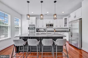 616 Overlook Park Dr, Oxon Hill, MD 20745 - Photo 1