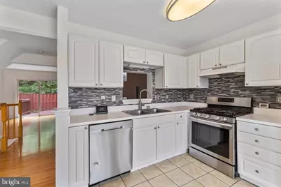 2049 S Anvil Lane, Temple Hills, MD 20748 - Photo 3