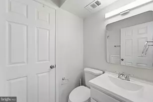 2401 W Rosecroft Village Cir, Oxon Hill, MD 20745 - Photo 21