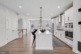 10878 Foxtrot Cir, Upper Marlboro, MD 20772 - Photo 9